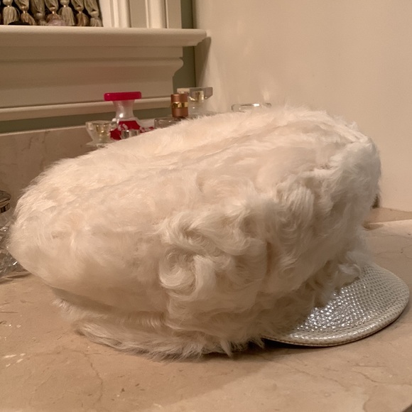 ERIC JAVITS PERSIAN CAP IN OFF WHITE ITALIAN LAMB FUR WITH LOGO BUCKLE PACKABLE - Picture 9 of 15